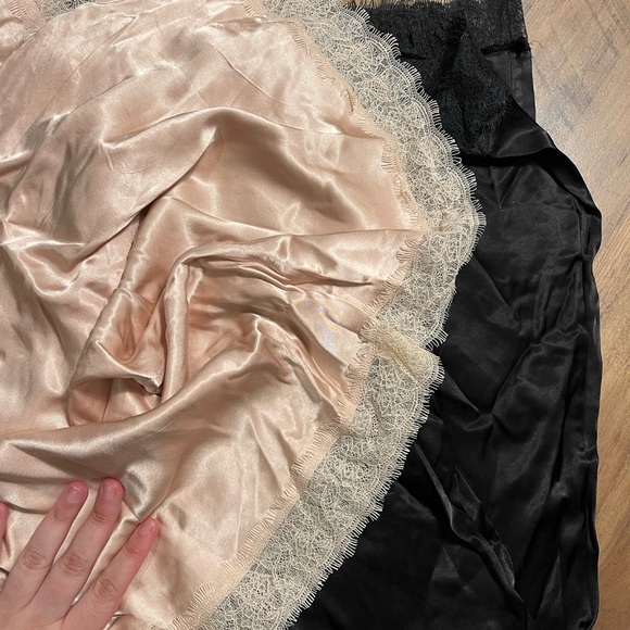 Beautiful 2 for 1 satin laced night gown robe( one black and the other one nude) - Picture 5 of 11